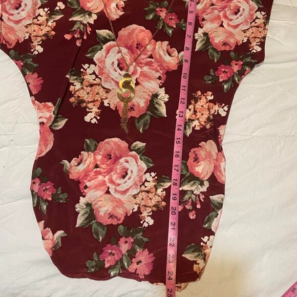 Burgandy skirt and matching floral blouse with removable gold necklace - Picture 4 of 13